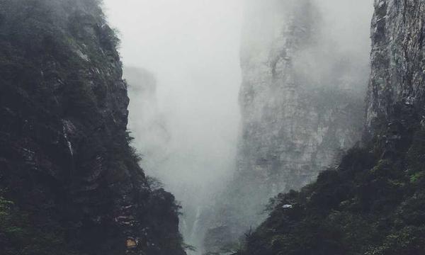 我做的 AI 工具两个月没人用，改了 3 处后业务主动找上门